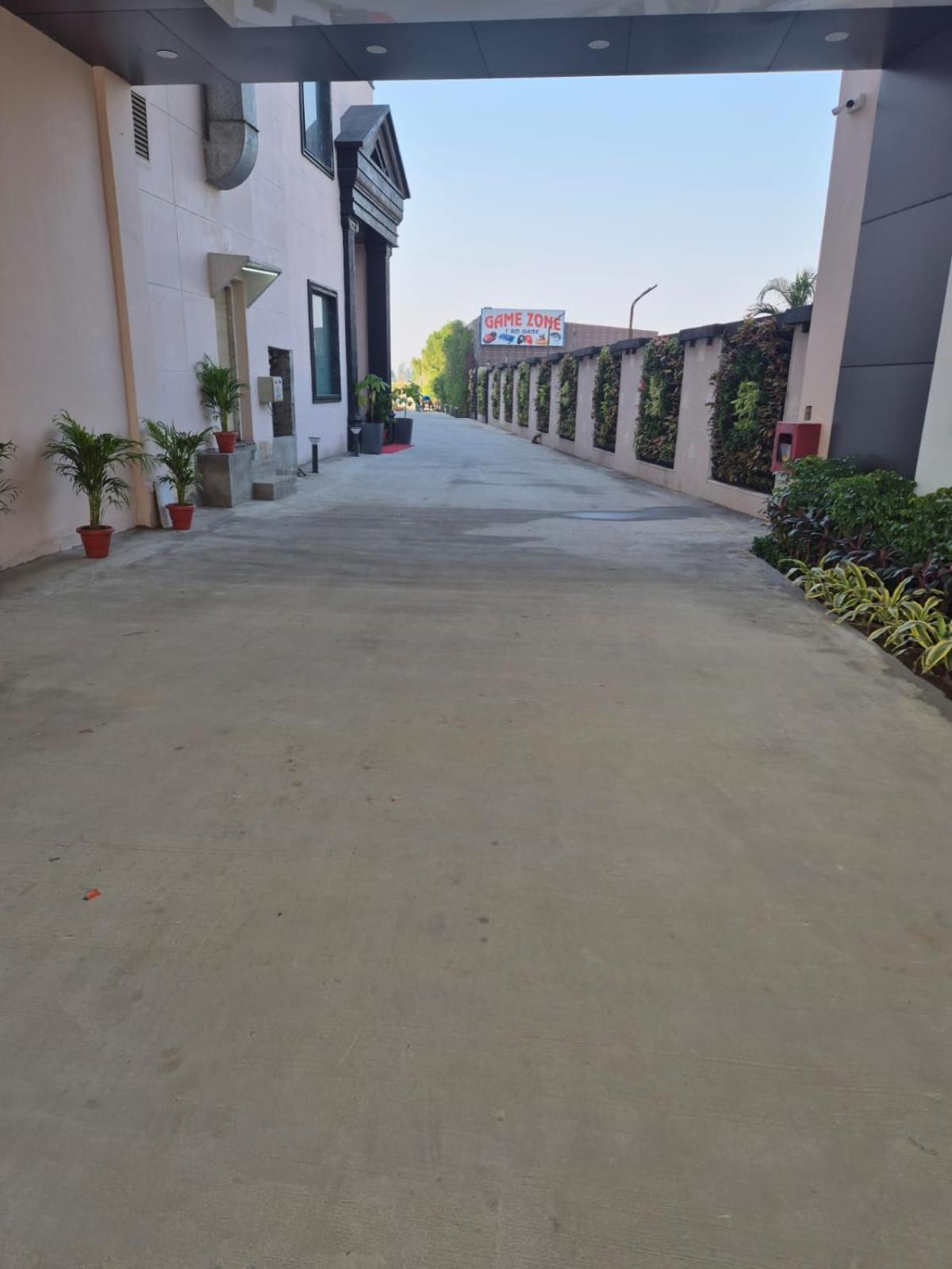 Hotel Adsan Heights Gajraula Exterior foto