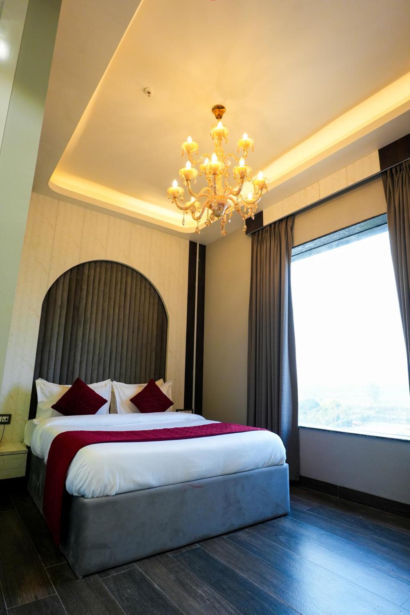 Hotel Adsan Heights Gajraula Exterior foto